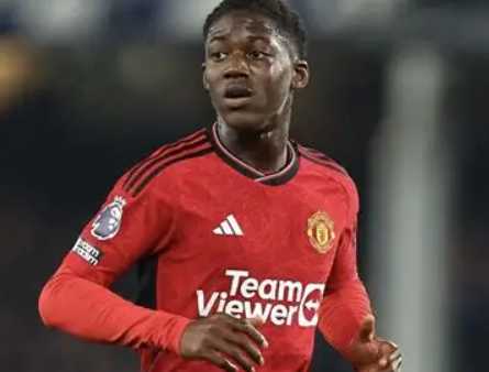 穆伦斯汀谈梅努处境与曼联战术困境